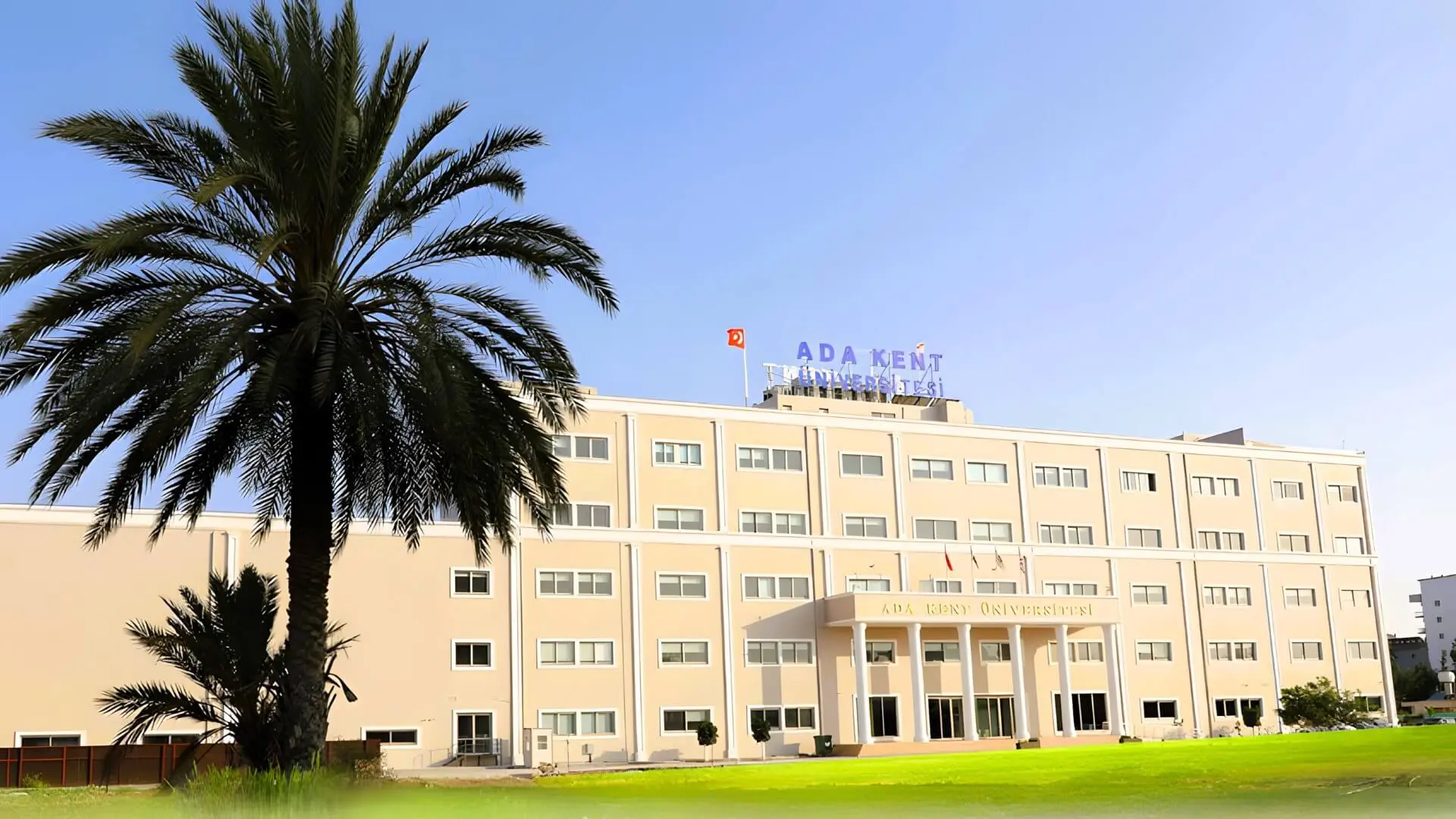 Ada Kent Üniversitesi